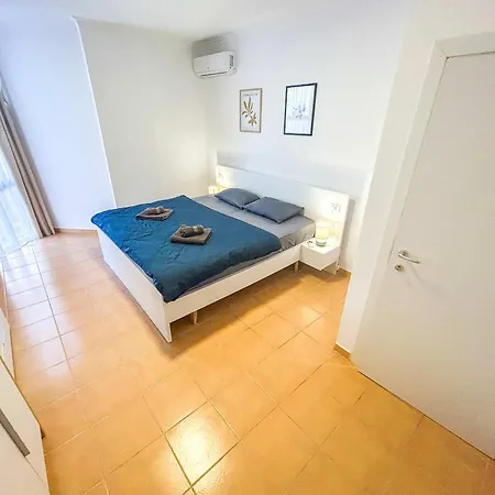 Golden Bay E51 Apartman