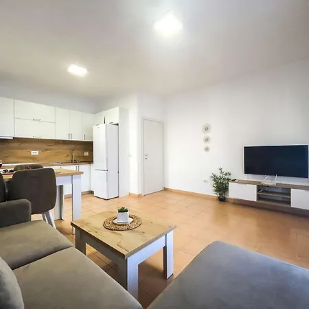 Golden Bay E51 *
