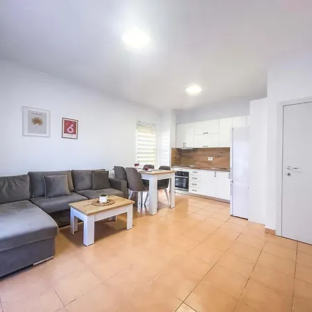 Golden Bay E51 *