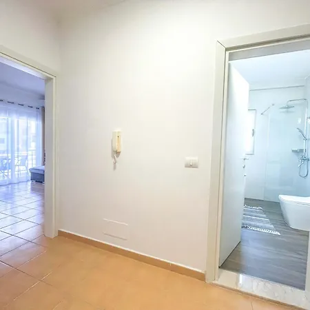 Golden Bay E51 *