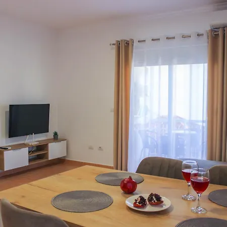 Golden Bay E51 *