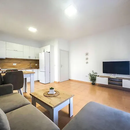 Golden Bay E51 Durrës